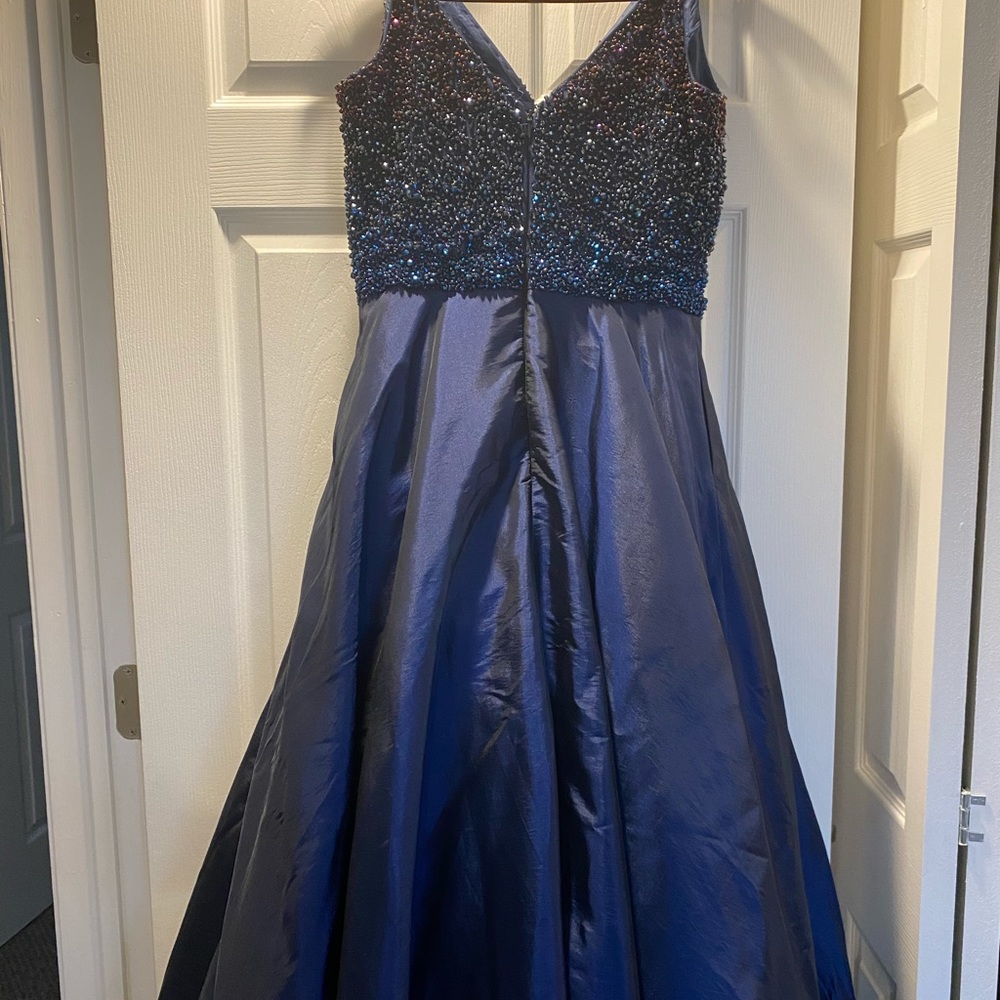 Gown - Picture 2 of 4